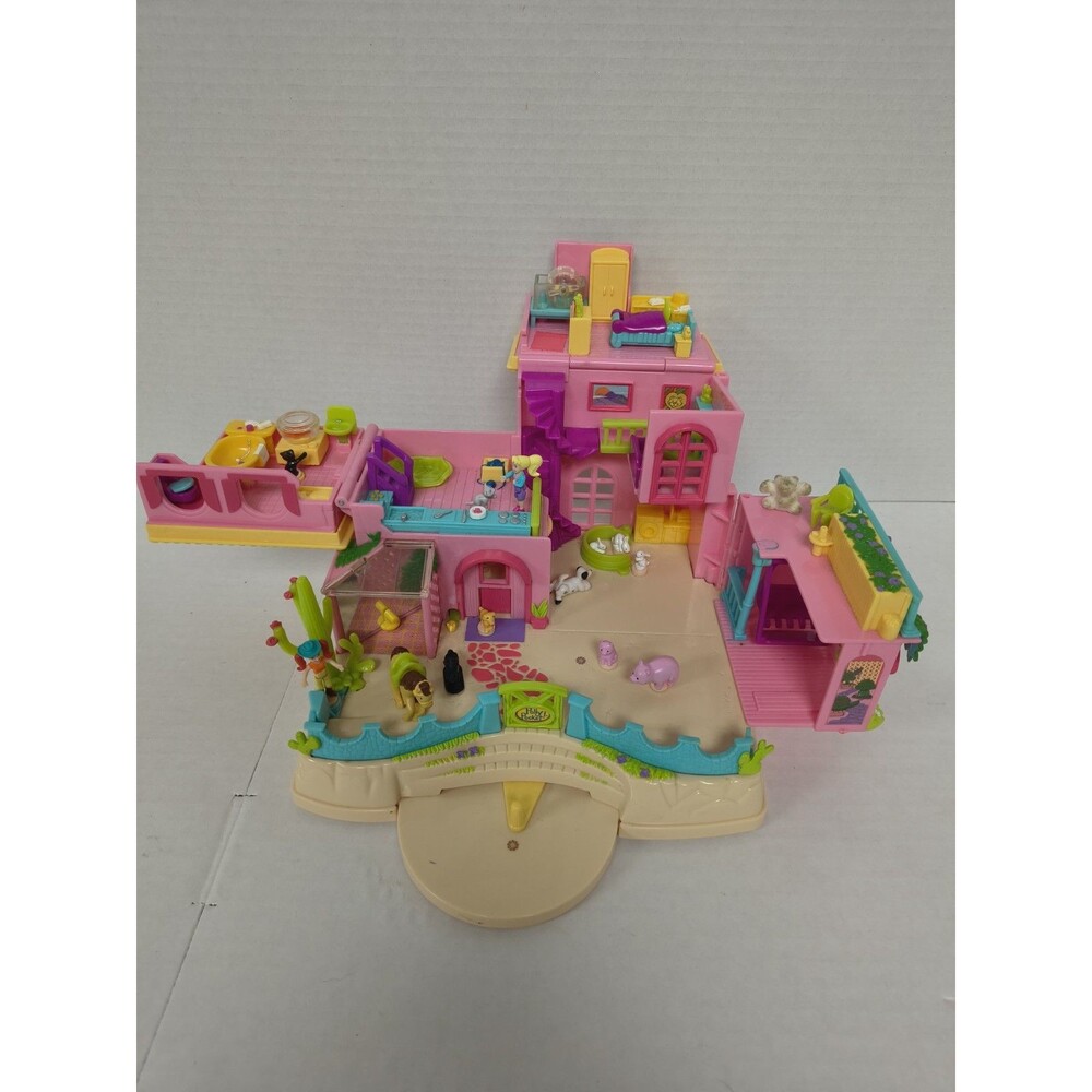 Vintage 2000 Polly Pocket Petland Hacienda Ranch with 17 Figures and animals